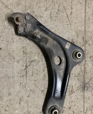 Citroen DS3 Front lower control arm/wishbone