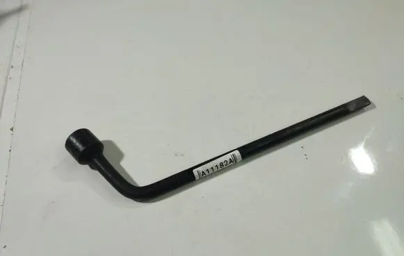 Ford Mondeo MK IV Wheel nut wrench 