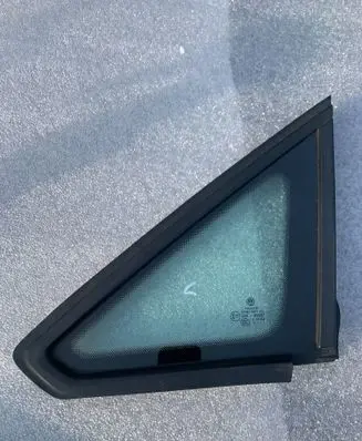 Volkswagen Caddy Front triangle window/glass 2k5
