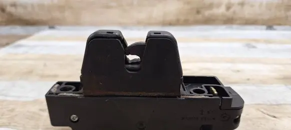 Tailgate/trunk/boot lock/catch/latch