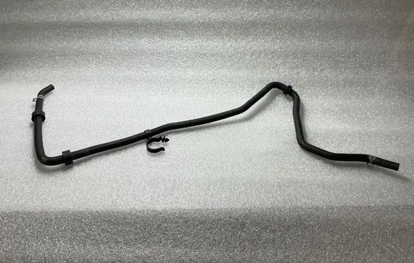 Engine coolant pipe/hose