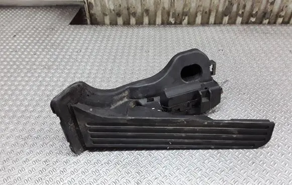 Volkswagen PASSAT B7 USA Accelerator throttle pedal 1K1723503AF