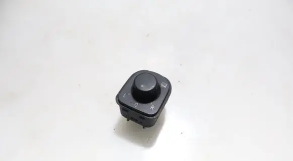 Volkswagen Tiguan Wing mirror switch