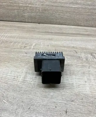 Citroen C5 Glow plug pre-heat relay 9640469680