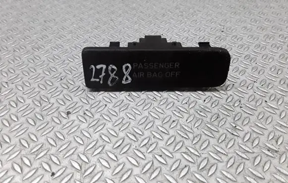 Passenger airbag on/off switch
