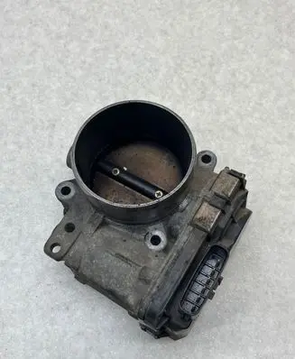 Volvo V70 Throttle valve 8677796 A02012 7E110210