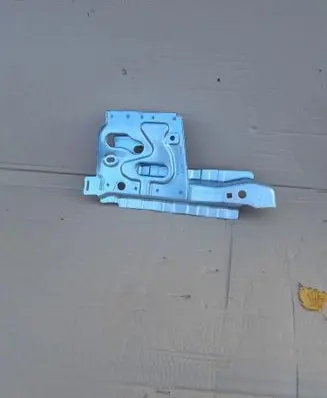 Ford C-MAX II Fender mounting bracket AM51R16C076AC