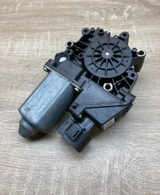Audi A4 S4 B5 8D Front door window regulator motor 8D0959801E 114188113 05071912