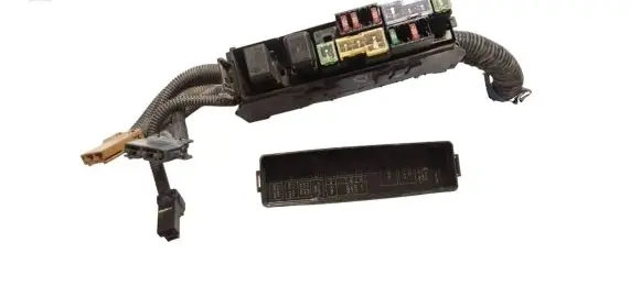 Nissan Navara D23 Fuse module 24382EW70B 243824JA2A XNQER8ZL08