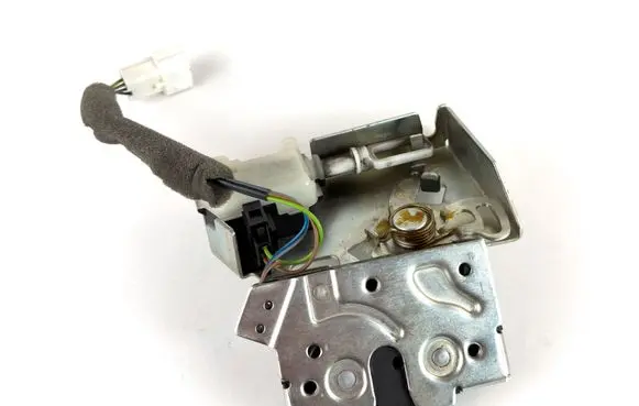 Ford Mondeo Mk III Tailgate/trunk/boot lock/catch/latch 3S71A43102AC