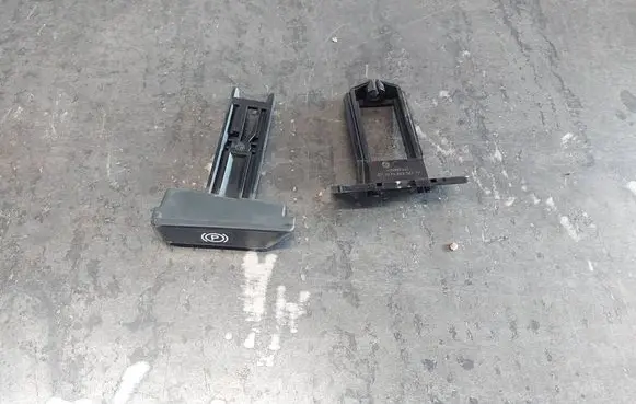 Mercedes-Benz S W220 Hand brake release handle 2204270312 2204270320