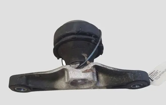 Volvo V40 Engine mount bracket 31359635