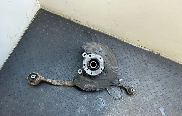 BMW 3 E90 E91 Front wheel hub 6768996