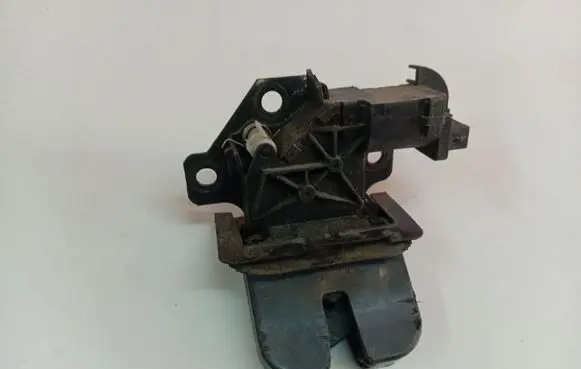Audi A6 S6 C6 4F Tailgate/trunk/boot lock/catch/latch 4F9827520C