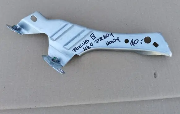 Ford Focus Fender mounting bracket JX7B-A16018-AD-BAX