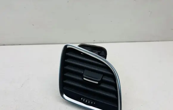 Audi Q3 8U Dashboard side air vent grill/cover trim 8U2820902B