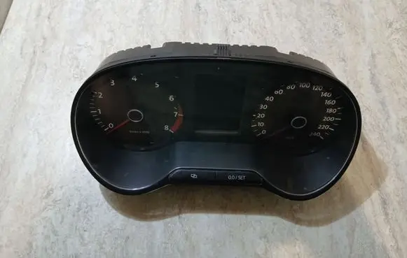 Volkswagen Polo V 6R Speedometer (instrument cluster) 6R0920860E