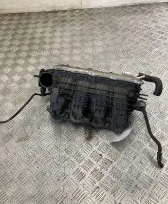 Volkswagen Jetta VI Intake manifold 04E145749F