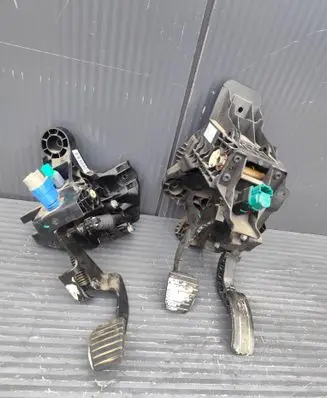 Renault Trafic III (X82) Clutch pedal 465033911R 465016415R
