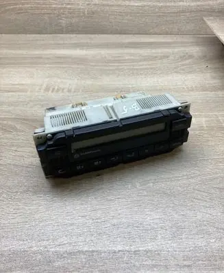 Volkswagen PASSAT B5 Climate control unit 1J1907044 5HB007617