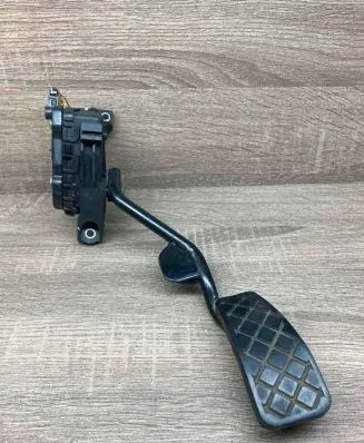 Volkswagen PASSAT B5 Accelerator throttle pedal 8E2721523C