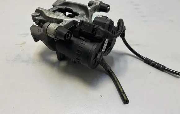 BMW X1 F48 F49 Rear brake caliper 6885537