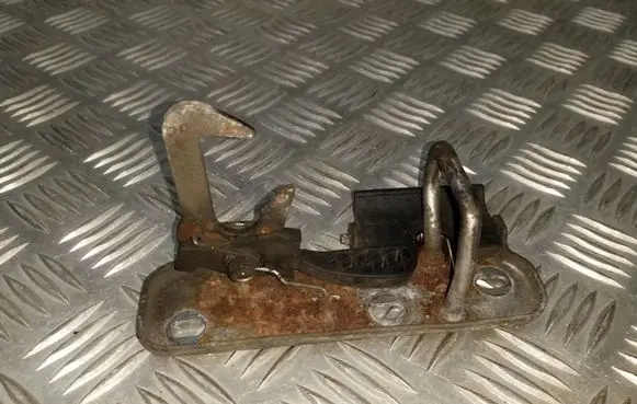 Volkswagen Eos Engine bonnet/hood lock/latch loop/hook 1C0823480
