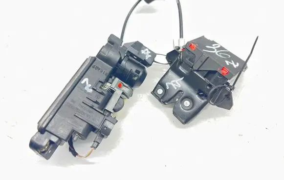 Mercedes-Benz CLS C219 Loading door lock A1717500085