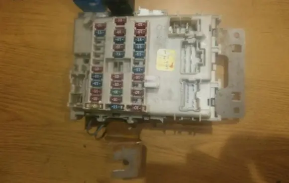 Nissan Almera Tino Fuse box set