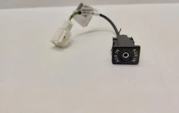 Volkswagen PASSAT B6 AUX in-socket connector 3AA971154