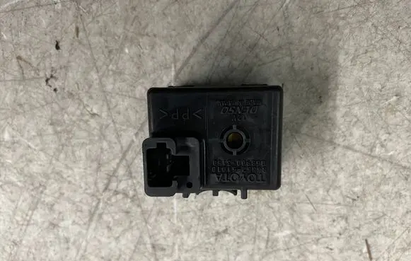Toyota Land Cruiser (J120) Horn signal 8665251010