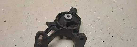 Engine mount bracket