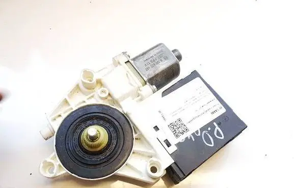 Volkswagen Tiguan Front door window regulator motor 1K0959792K 5N0959702A