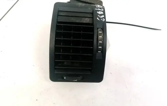Skoda Octavia Mk2 (1Z) Dash center air vent grill 1Z0819701