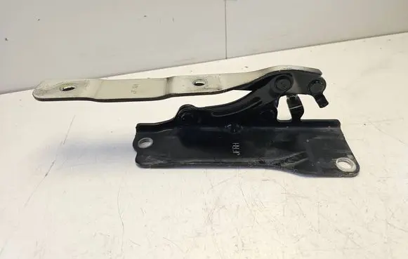 Engine bonnet/hood hinges