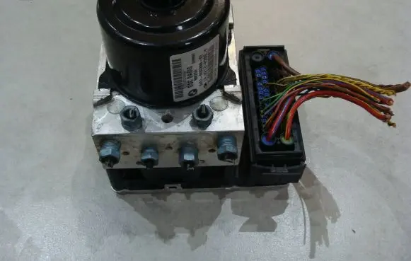 BMW X4 F26 ABS Pump 6852886