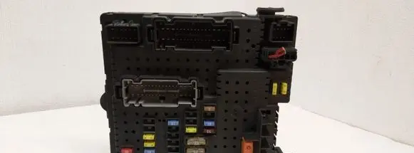 Volvo V70 Fuse module 28017881 30728512 06W055