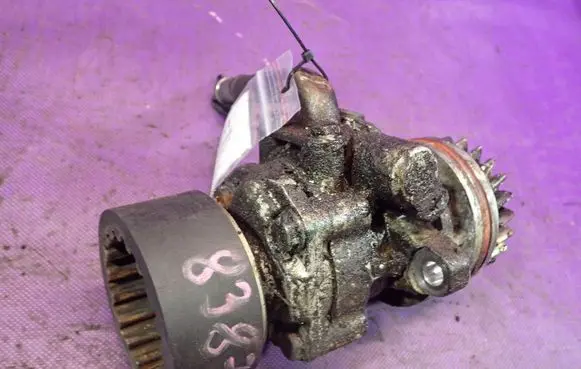 Volkswagen Transporter - Caravelle T5 Power steering pump