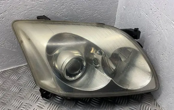 Toyota Avensis T250 Headlight/headlamp 21211F3R