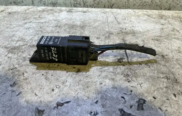 Skoda Roomster (5J) Glow plug pre-heat relay 038907281D 070604