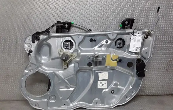 Volkswagen Polo IV 9N3 Front door manual window regulator 6Q0837752