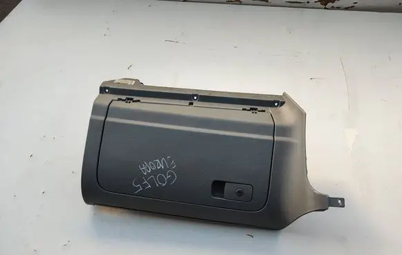 Volkswagen Golf V Glove box