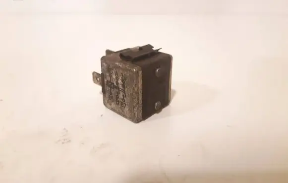 Volkswagen PASSAT B3 Other relay 171959143A