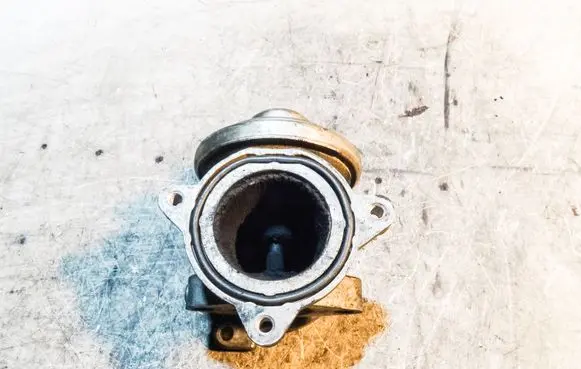 Volkswagen Polo EGR valve 045131501K 045129637A