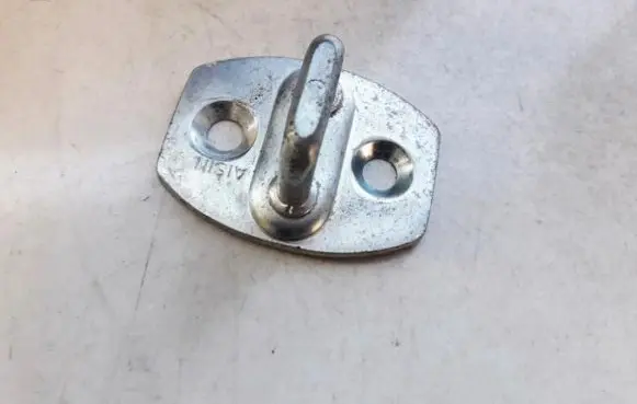 Toyota RAV 4 (XA30) Rear door lock loop/hook striker 