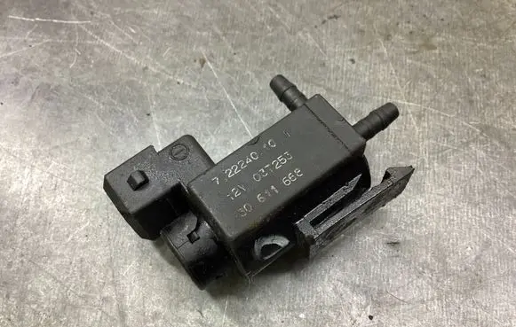 Volvo XC90 Turbo solenoid valve 72224010 30611668 03T253