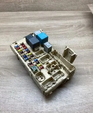 Toyota Avensis T250 Fuse module 8264105070