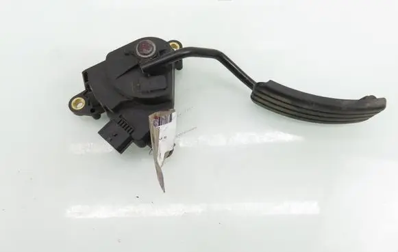 Renault Megane II Accelerator throttle pedal 8200153270B