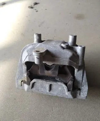 Skoda Superb B6 (3T) Engine mount bracket 1K0199262