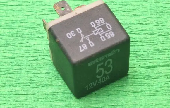 Volkswagen PASSAT B4 Other relay 141951253B